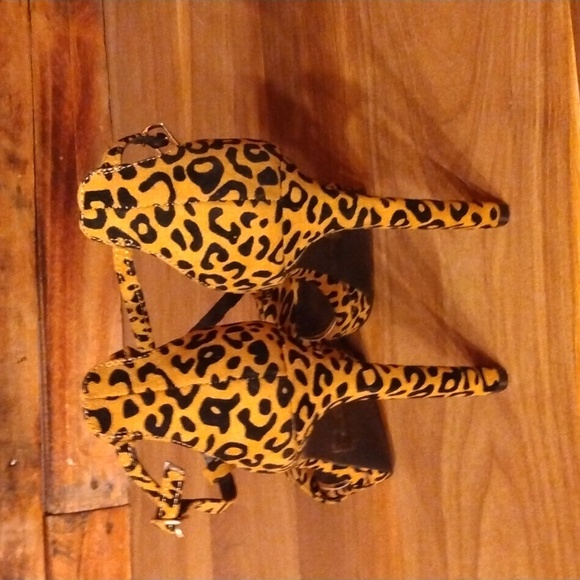 Venus Heels - Picture 5 of 7